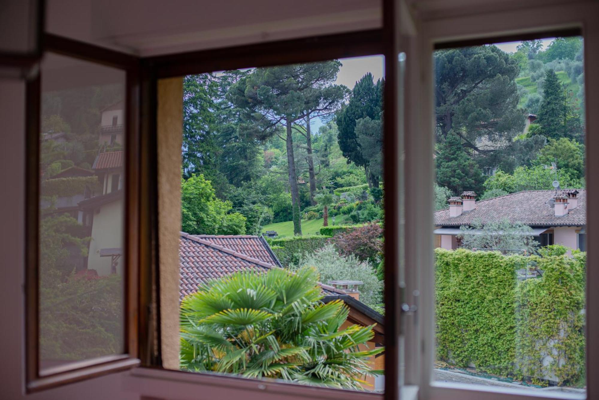Serene Garden Getaway Cadenabbia Bagian luar foto